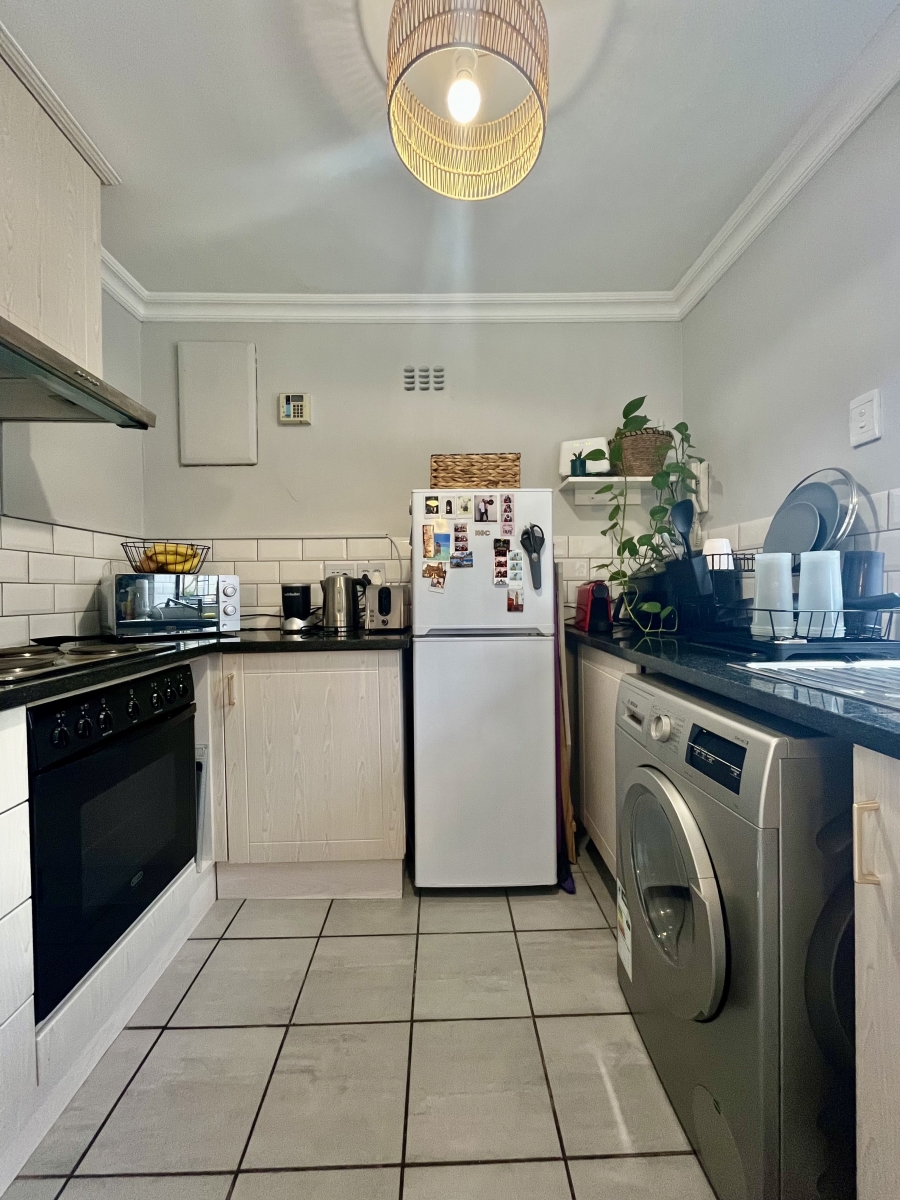 To Let 1 Bedroom Property for Rent in Vredehoek Western Cape